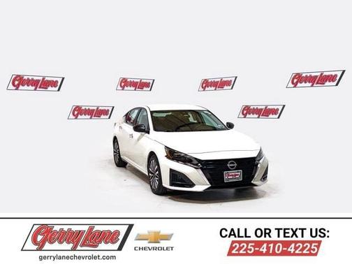 Glacier White 2025 Nissan Altima SV