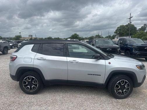 Silver Zynith 2025 Jeep Compass Trailhawk