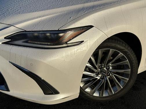 2021 Lexus ES 300h Luxury