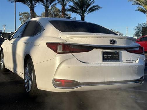 2021 Lexus ES 300h Luxury