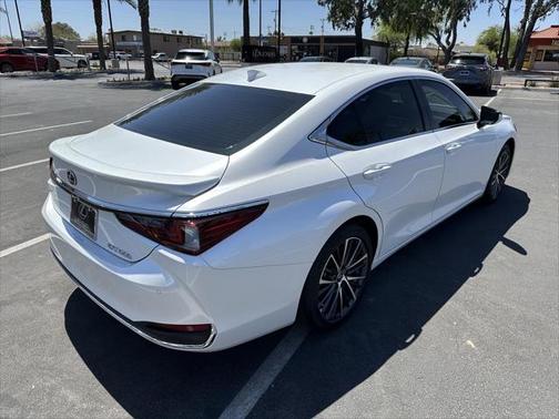 2025 Lexus ES 300h F SPORT Design