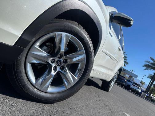 Blizzard Pearl 2019 Toyota Highlander Hybrid Limited