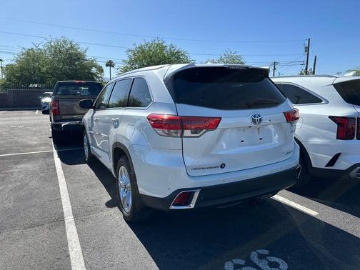 Blizzard Pearl 2019 Toyota Highlander Hybrid Limited