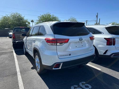 Blizzard Pearl 2019 Toyota Highlander Hybrid Limited