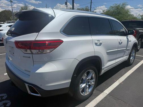 Blizzard Pearl 2019 Toyota Highlander Hybrid Limited