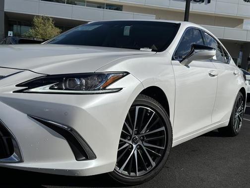 2025 Lexus ES 300h Base