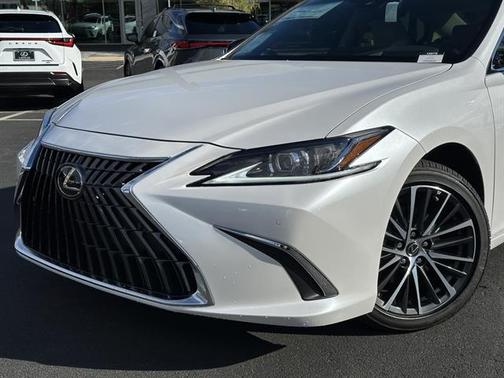 2025 Lexus ES 300h Base