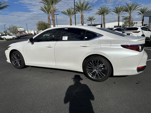 2025 Lexus ES 300h Base