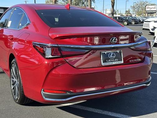 2025 Lexus ES 300h Base