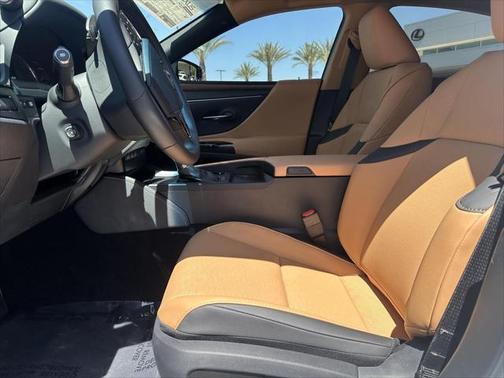 2025 Lexus ES 300h F SPORT Design