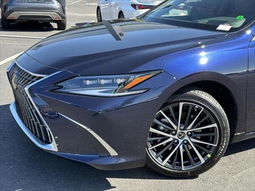 2025 Lexus ES 300h F SPORT Design