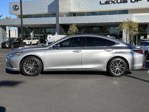 2022 Lexus ES 300h Base