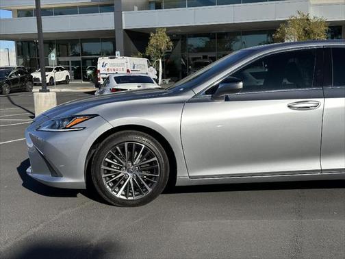 2022 Lexus ES 300h Base