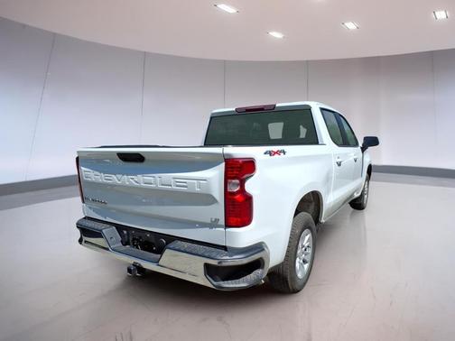 Summit White 2025 Chevrolet Silverado 1500 LT
