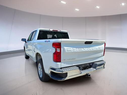 Summit White 2025 Chevrolet Silverado 1500 LT