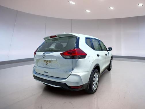 Glacier White 2017 Nissan Rogue SV