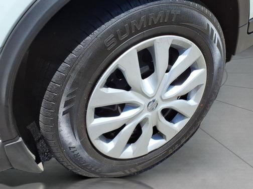Glacier White 2017 Nissan Rogue SV