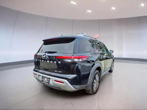 2022 Nissan Pathfinder SL 4WD