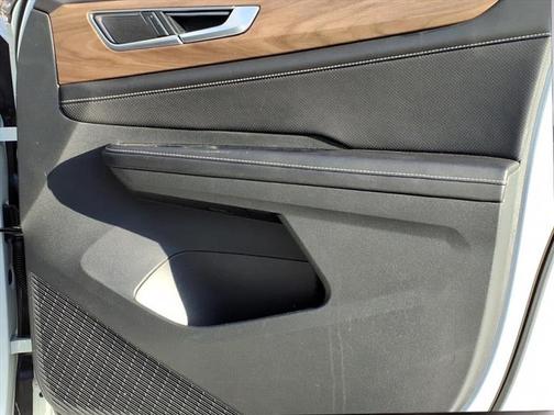 2025 Volkswagen Atlas 2.0T SE w/Technology 4MOTION