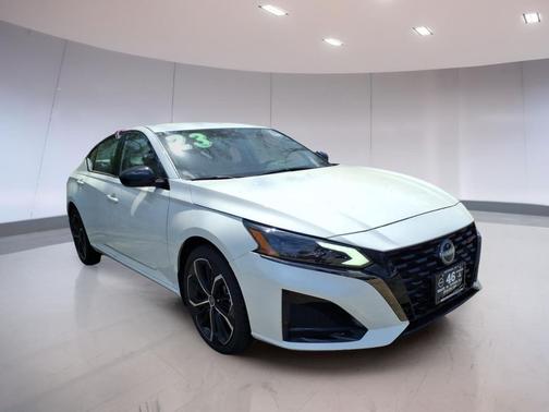 Pearl White Tricoat 2023 Nissan Altima SR Intelligent AWD