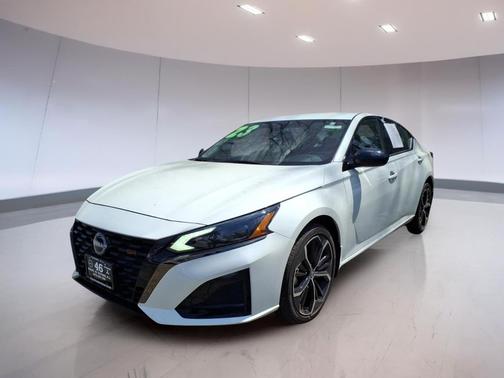 Pearl White Tricoat 2023 Nissan Altima SR Intelligent AWD