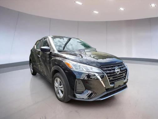 2025 Nissan Kicks S