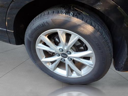 Mythos Black 2025 Audi Q3 Premium 45 TFSI S line quattro Tiptronic