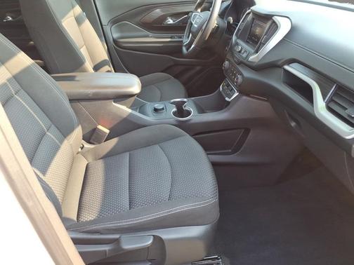 Summit White 2024 GMC Terrain SLE