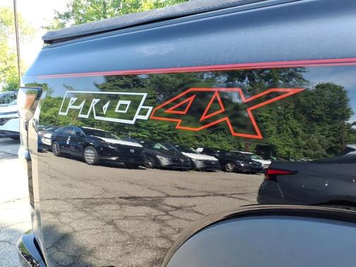 Super Black 2024 Nissan Frontier PRO-4X