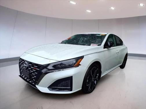 2023 Nissan Altima SR FWD