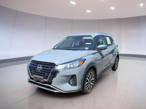 Boulder Gray Pearl 2023 Nissan Kicks SV