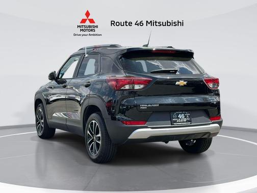 Mosaic Black Metallic 2025 Chevrolet Trailblazer LT