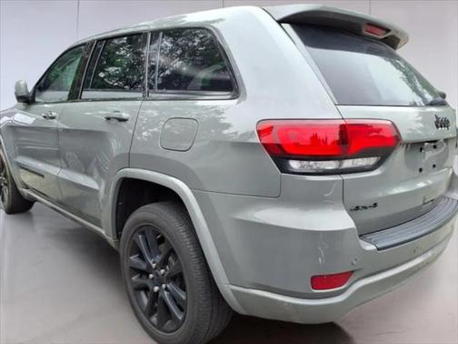 2022 Jeep Grand Cherokee Laredo
