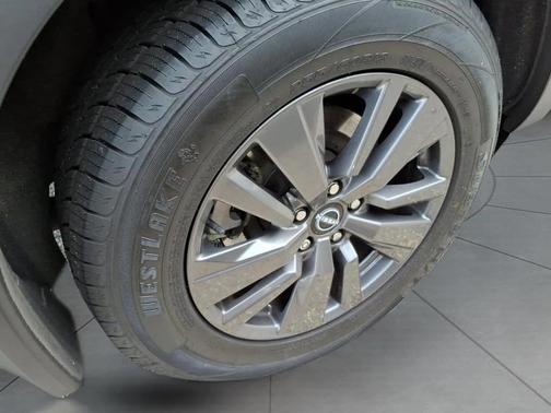 2022 Nissan Pathfinder SV 4WD