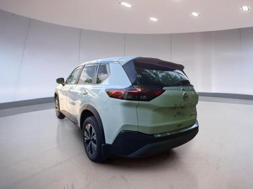 Pearl White Tricoat 2023 Nissan Rogue SV