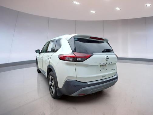Pearl White Tricoat 2021 Nissan Rogue SL