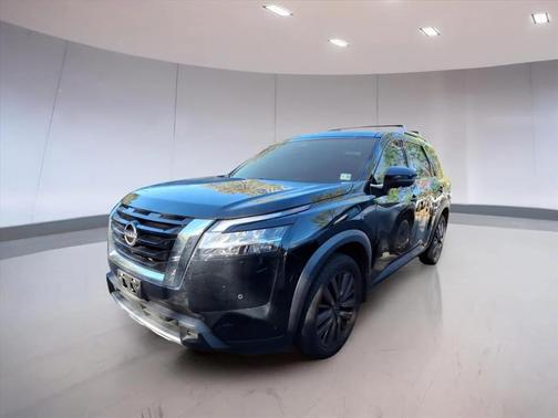 2023 Nissan Pathfinder SL 4WD