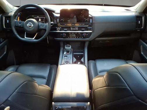 2023 Nissan Pathfinder SL 4WD