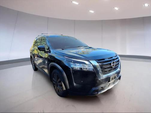 2023 Nissan Pathfinder SL 4WD