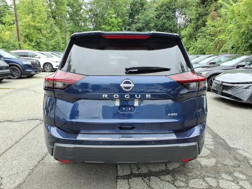 Deep Ocean Blue Pearl 2025 Nissan Rogue SV