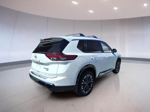 Everest White Pearl 2025 Nissan Rogue Platinum