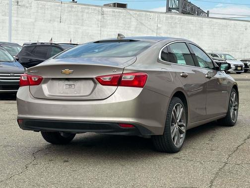 Mineral Gray Metallic 2023 Chevrolet Malibu FWD 1LT