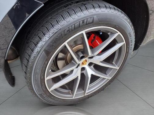 2023 Porsche Macan Base