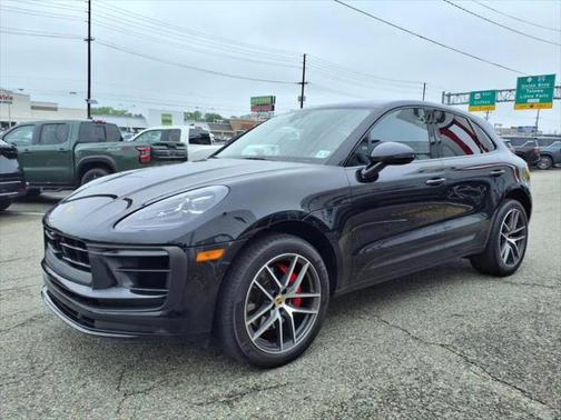 2023 Porsche Macan Base