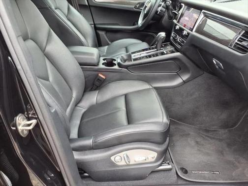 2023 Porsche Macan Base