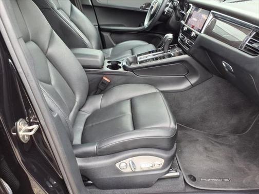 2023 Porsche Macan Base