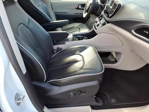 2023 Chrysler Pacifica Hybrid Limited