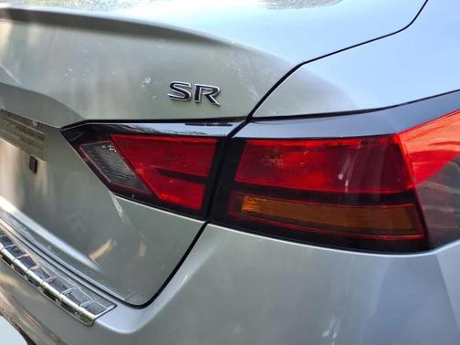 2022 Nissan Altima SR FWD