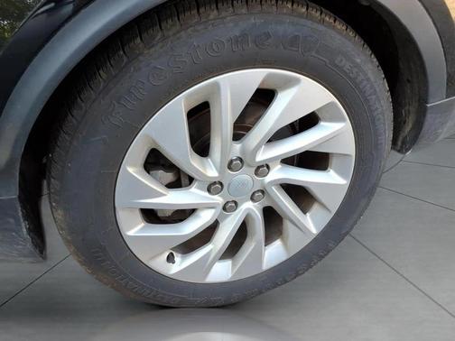 2024 Land Rover Discovery P300 S