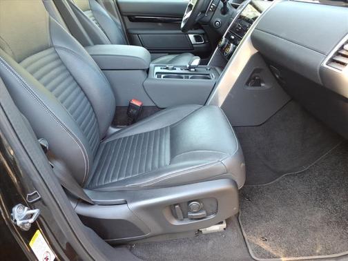2024 Land Rover Discovery P300 S